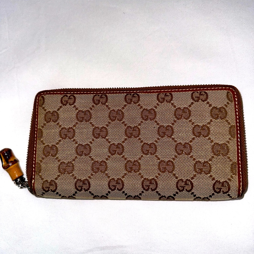 Gucci Zippy style wallet with Bamboo pull